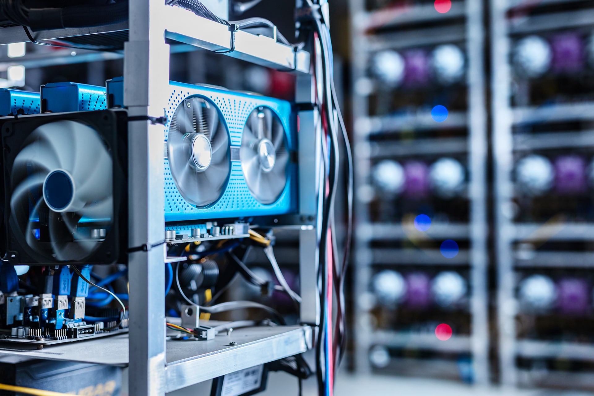 Bitcoin Slips to 3-Month Low, Analysts Divided on Impact